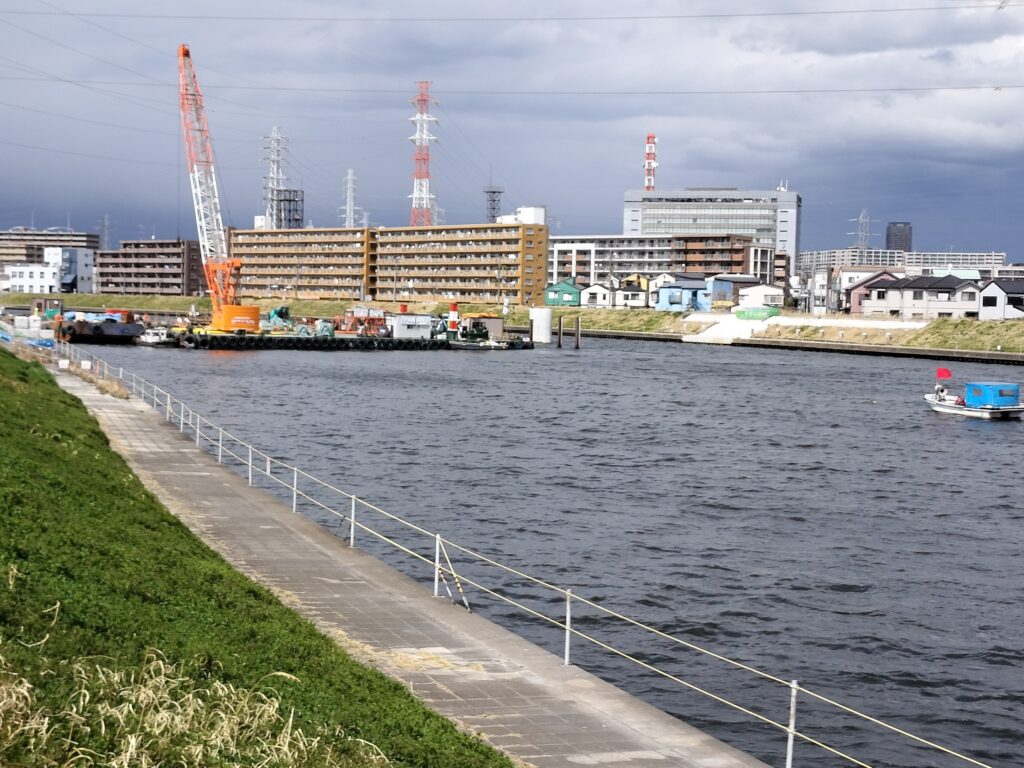 鶴見人道橋８月