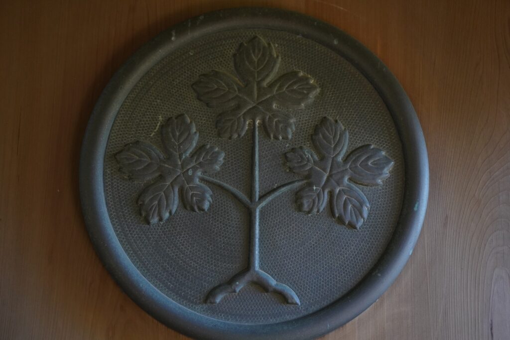 建功寺寺紋は諏訪梶