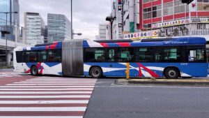 川崎鶴見臨港バスが運営する「KAWASAKI BRT」連節バス