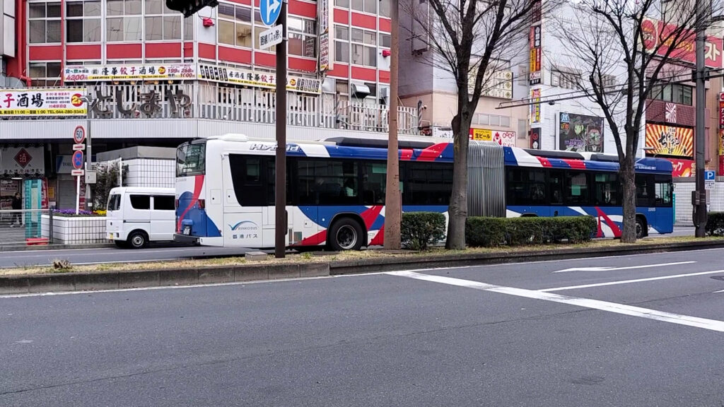 川崎鶴見臨港バスが運営する「KAWASAKI BRT」連節バス