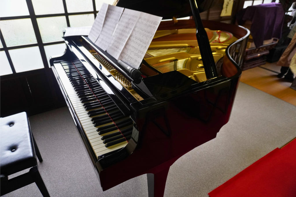 龍泉寺グランドピアノ