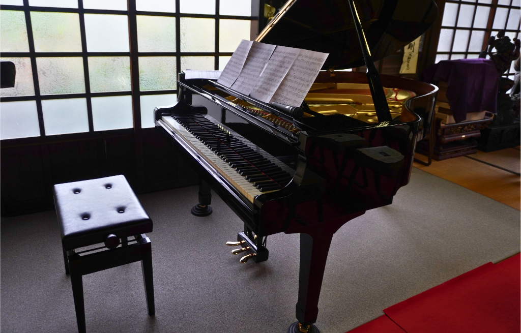 龍泉寺グランドピアノ