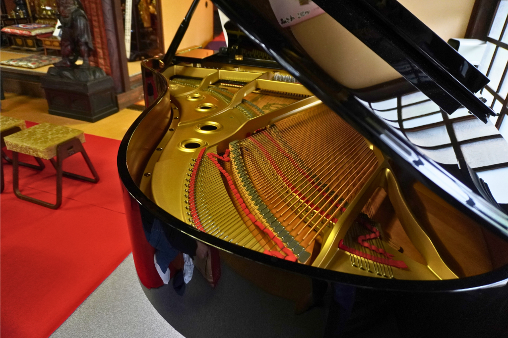 龍泉寺グランドピアノ