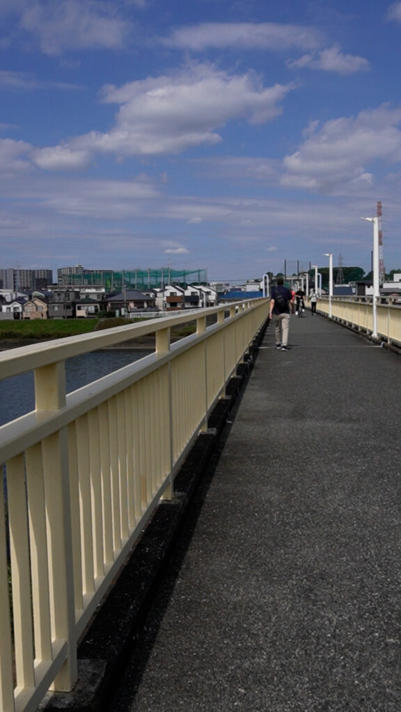 大曲広場 鶴見川 鷹野人道橋