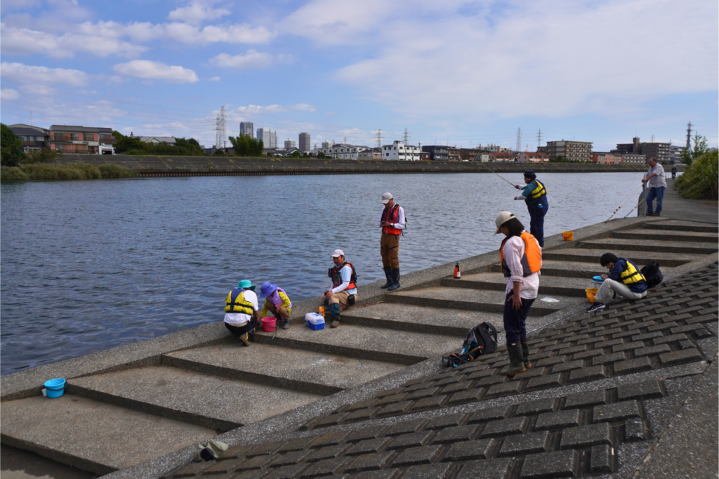大曲広場 鶴見川 鷹野大橋 鷹野人道橋 魚釣り